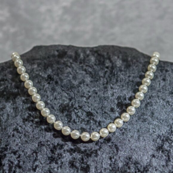 VINTAGE Faux Pearl Single Strand Knotted Necklace 17" long - Picture 1 of 5